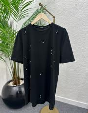 siyah taş detaylı tişört