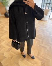 siyah atkı detaylı sakallı triko ceket 3