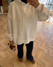 beyaz kol pile detaylı oversize sweatshırt 4